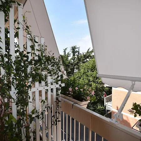 Melody Guest house 2*